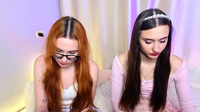 sunny luna online show from 11.28.25