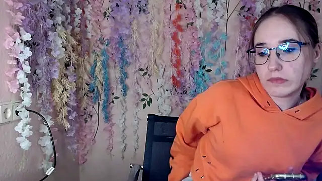 Moon  Lily online show from 12.02.25