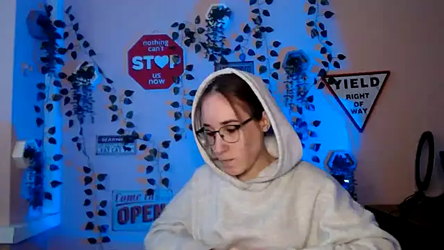 Moon  Lily online show from 12.05.25