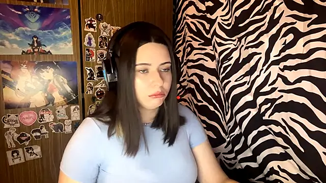 Snapshot of AngeliqueSulima chatting on 12.04.25 AngeliqueSulima online show from 12.04.25