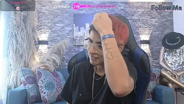 Snapshot of valeryevansvg chatting on 12.17.25 valeryevansvg online show from 12.17.25