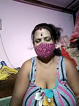 Snapshot of me-pari-hu chatting on 04.27.26 me-pari-hu online show from 04.27.26