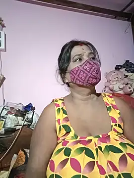 Snapshot of me-pari-hu chatting on 06.18.26 me-pari-hu online show from 06.18.26