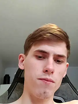 Snapshot of FreeRich chatting on 11.30.25 FreeRich online show from 11.30.25