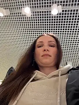 Snapshot of ZaraHill chatting on 12.03.25 ZaraHill online show from 12.03.25