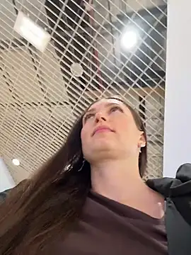 Snapshot of ZaraHill chatting on 12.04.25 ZaraHill online show from 12.04.25