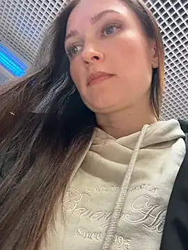 Snapshot of ZaraHill chatting on 12.05.25 ZaraHill online show from 12.05.25