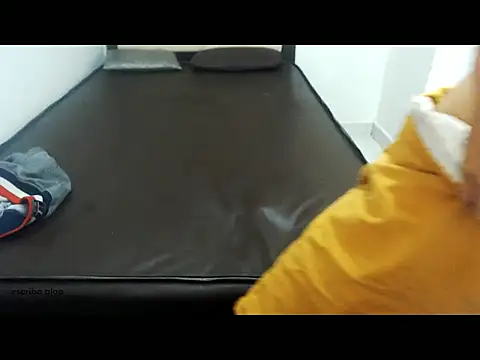 Snapshot of albeirothh chatting on 12.04.25 albeirothh online show from 12.04.25