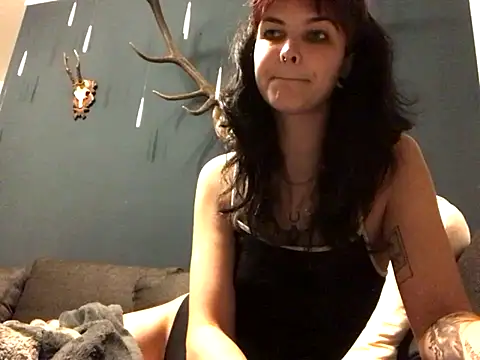 Snapshot of alinavampira_ chatting on 12.02.25 alinavampira online show from 12.02.25