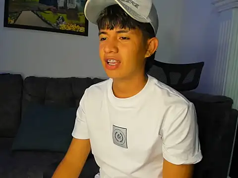 Snapshot of Mikke18 chatting on 12.01.25 Mikke18 online show from 12.01.25