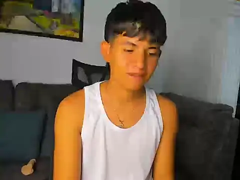 Snapshot of Mikke18 chatting on 12.02.25 Mikke18 online show from 12.02.25