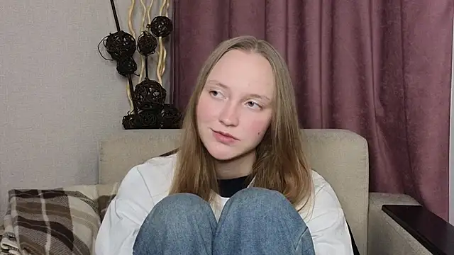 Snapshot of BibiStapler chatting on 12.14.25 BibiStapler online show from 12.14.25