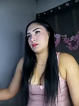 Snapshot of Emy_cutee chatting on 12.04.25 Emy cutee online show from 12.04.25