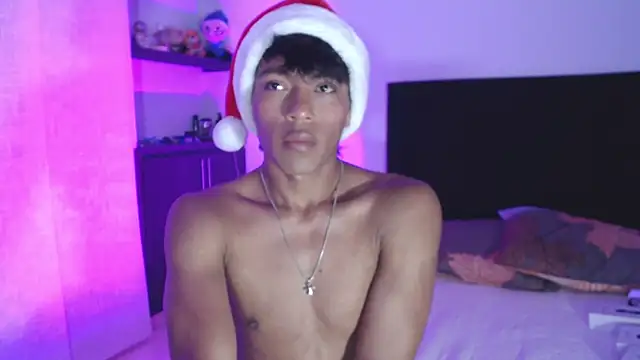 Snapshot of santinaughty chatting on 12.01.25 santinaughty online show from 12.01.25