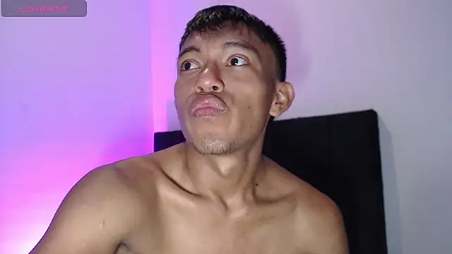 Snapshot of santinaughty chatting on 12.14.25 santinaughty online show from 12.14.25