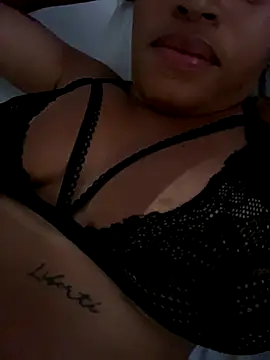 Snapshot of leticiasexy chatting on 12.13.25 leticiasexy online show from 12.13.25