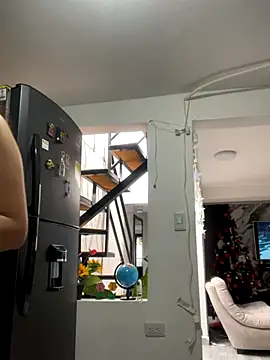 Snapshot of kayla_lumin chatting on 12.02.25 kayla lumin online show from 12.02.25