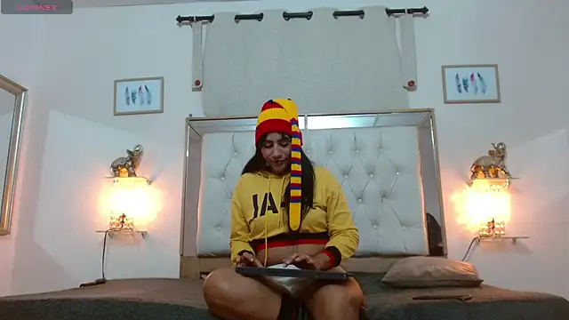 Snapshot of dr_jolie_ chatting on 12.15.25 dr jolie online show from 12.15.25