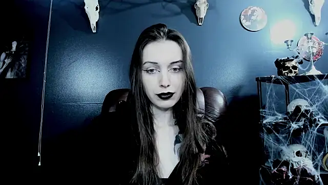 Snapshot of MistressNightmare chatting on 12.03.25 MistressNightmare online show from 12.03.25