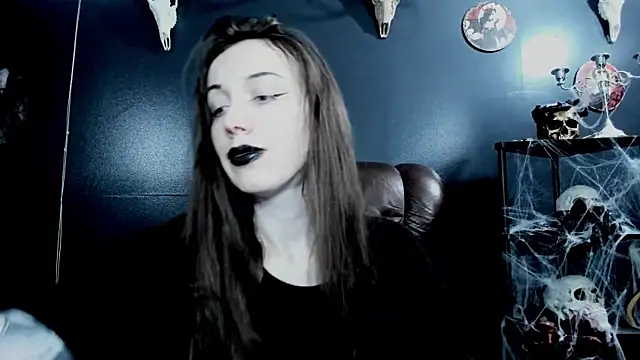 Snapshot of MistressNightmare chatting on 12.16.25 MistressNightmare online show from 12.16.25