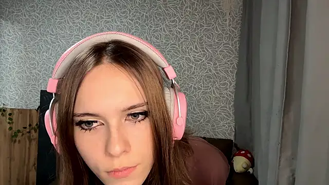 Snapshot of EvaLoveer chatting on 12.01.25 EvaLoveer online show from 12.01.25