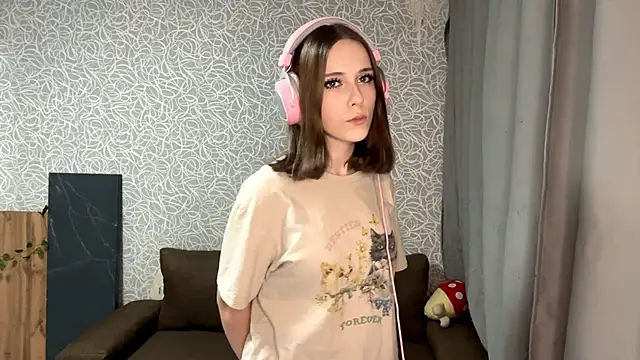 Snapshot of EvaLoveer chatting on 12.02.25 EvaLoveer online show from 12.02.25