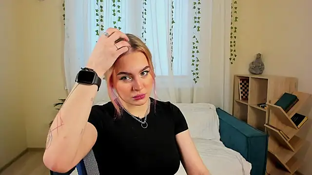 Mellissatea  online show from 12.17.25