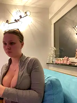 Snapshot of YoungJoyce chatting on 12.15.25 YoungJoyce online show from 12.15.25