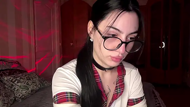 Snapshot of Radiant_Luna chatting on 12.13.25 Radiant Luna online show from 12.13.25