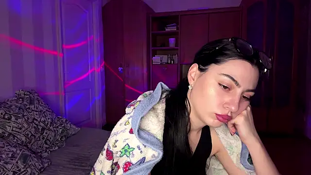 Snapshot of Radiant_Luna chatting on 12.15.25 Radiant Luna online show from 12.15.25