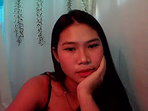 Snapshot of Allysonxx05 chatting on 12.14.25 Allysonxx05 online show from 12.14.25