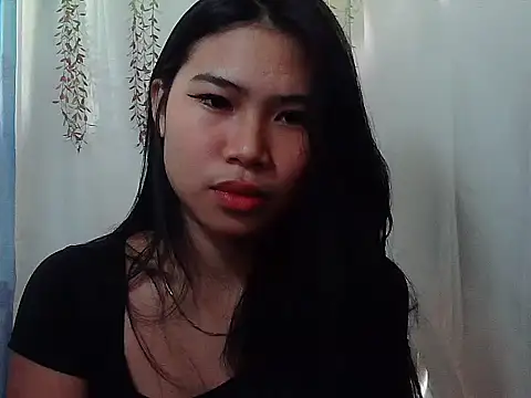 Snapshot of Allysonxx05 chatting on 12.15.25 Allysonxx05 online show from 12.15.25