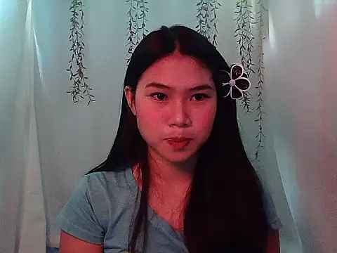 Snapshot of Allysonxx05 chatting on 12.16.25 Allysonxx05 online show from 12.16.25