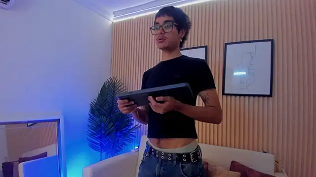 Snapshot of Antonio_rowan chatting on 12.04.25 Antonio rowan online show from 12.04.25