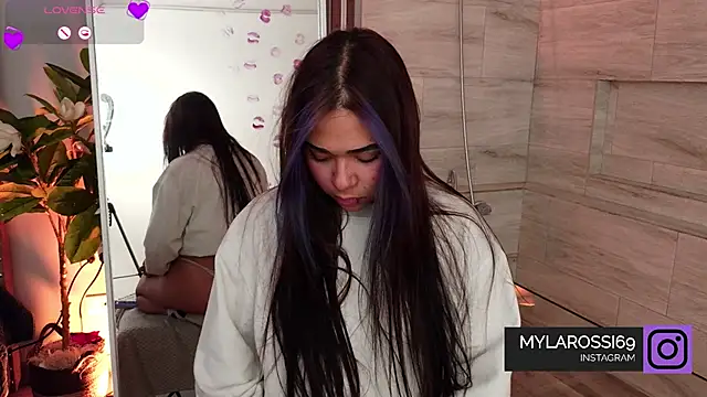 Mylarossi online show from 04.19.26