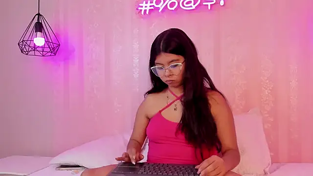 Snapshot of Scarletrose_ chatting on 12.01.25 Scarletrose online show from 12.01.25