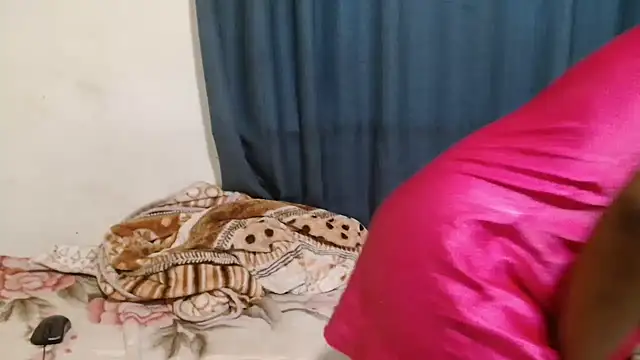 Snapshot of SexyMellow21 chatting on 12.15.25 SexyMellow21 online show from 12.15.25