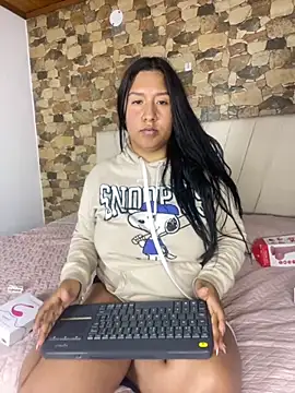 Snapshot of _madisonfoxxx2 chatting on 12.04.25 madisonfoxxx2 online show from 12.04.25