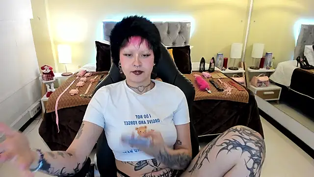 Snapshot of Saskia_Vellour chatting on 11.29.25 Saskia Vellour online show from 11.29.25