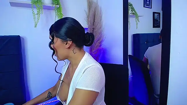 Snapshot of Jul_honeyy chatting on 12.16.25 Jul honeyy online show from 12.16.25