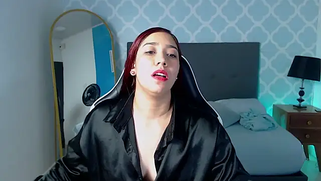 Snapshot of lia_violetta chatting on 12.16.25 lia violetta online show from 12.16.25