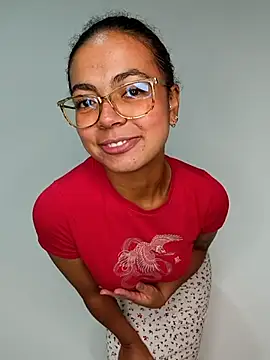 Snapshot of __VioletaHeaven__ chatting on 12.16.25 VioletaHeaven online show from 12.16.25