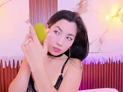 Snapshot of MiaLovely1 chatting on 12.19.25 MiaLovely1 online show from 12.19.25