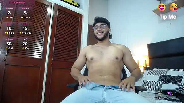 Snapshot of mike_foxxx_ chatting on 12.15.25 mike foxxx online show from 12.15.25