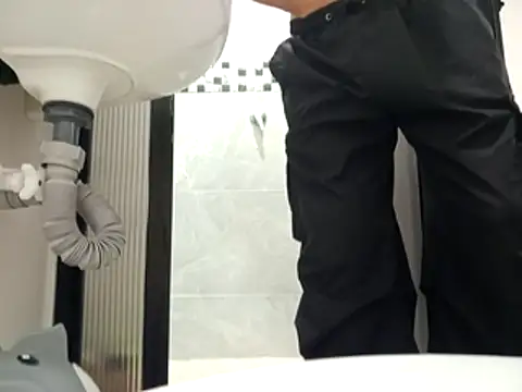 Snapshot of am_cvo1824 chatting on 11.30.25 am cvo1824 online show from 11.30.25