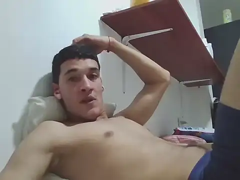 Snapshot of am_cvo1824 chatting on 12.04.25 am cvo1824 online show from 12.04.25