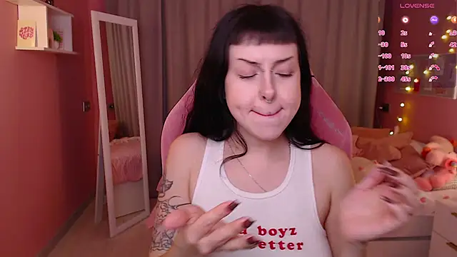 Snapshot of Eliza_Bennet chatting on 12.01.25 Eliza Bennet online show from 12.01.25