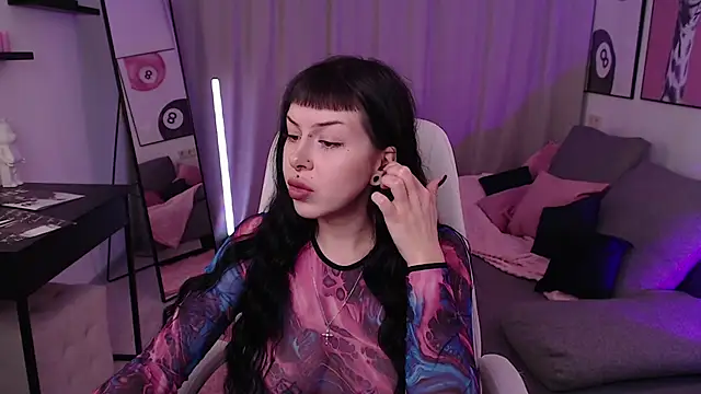 Snapshot of Eliza_Bennet chatting on 12.02.25 Eliza Bennet online show from 12.02.25