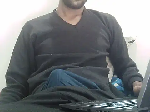 Snapshot of kalalund-up chatting on 12.05.25 kalalund-up online show from 12.05.25