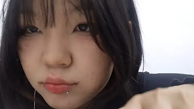 Snapshot of MeowMiaMeow chatting on 12.02.25 MeowMiaMeow online show from 12.02.25